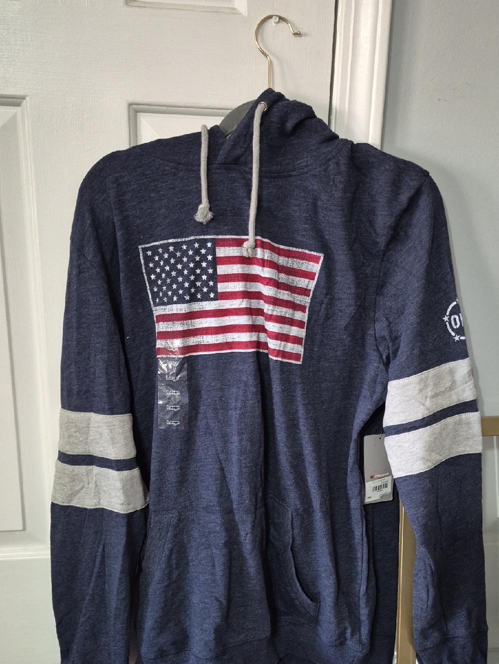 Colosseum Men's Hoodie in Navy and Light Gray‎